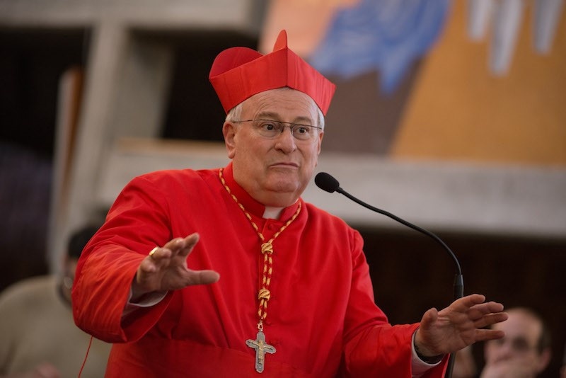 Gualtiero Bassetti come fa Papa Francesco: l’ex Vescovo di Arezzo da Piazza San Pietro ha parlato ai giovani – Video