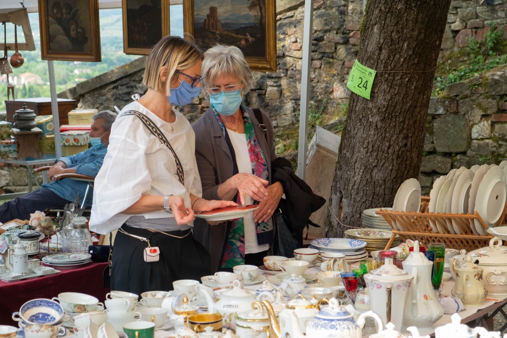 L’antiquariato con la mascherina: la Fiera di Arezzo torna ad affollare il Prato – Foto #part2