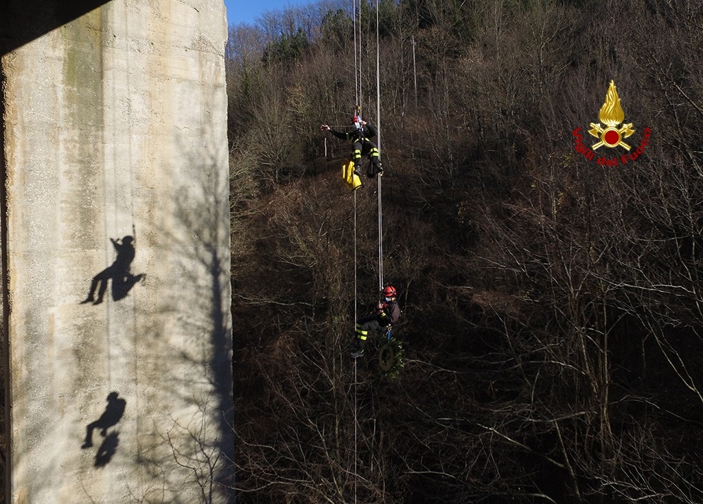 Vigili del Fuoco, la calata in memoria di Filippo è da brividi – Foto