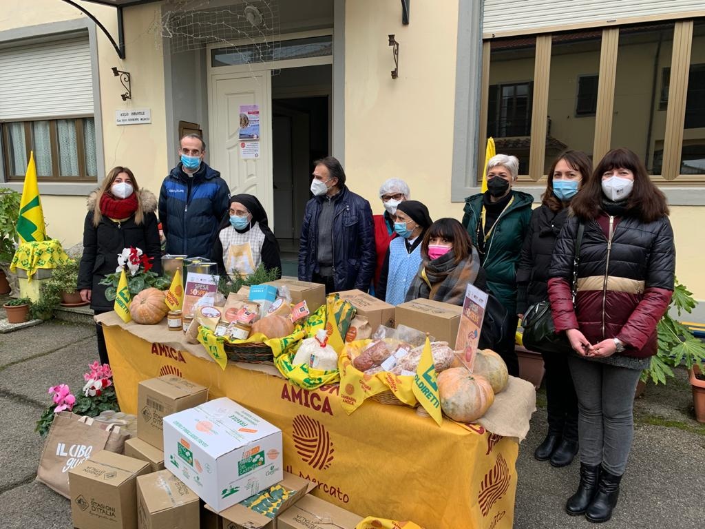 Solidarietà, Coldiretti dona derrate alimentari alla scuola di Rigutino