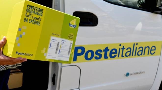 Poste, è boom dell’e-commerce. A dicembre +90% di pacchi consegnati in provincia di Arezzo