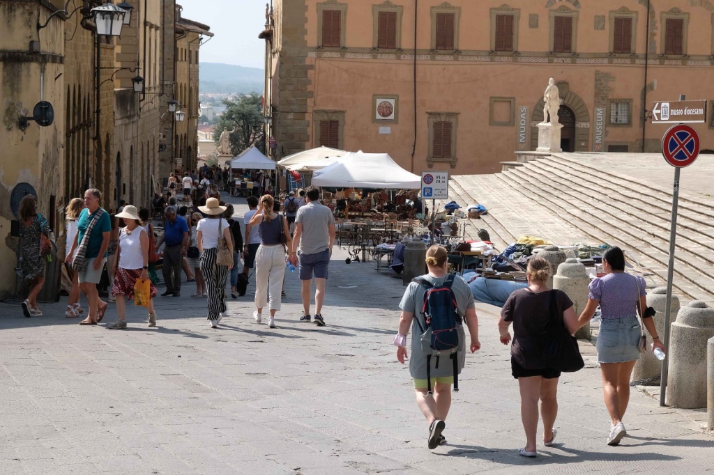 Nell’afa di agosto, incanta la Fiera Antiquaria di Arezzo Video/Foto