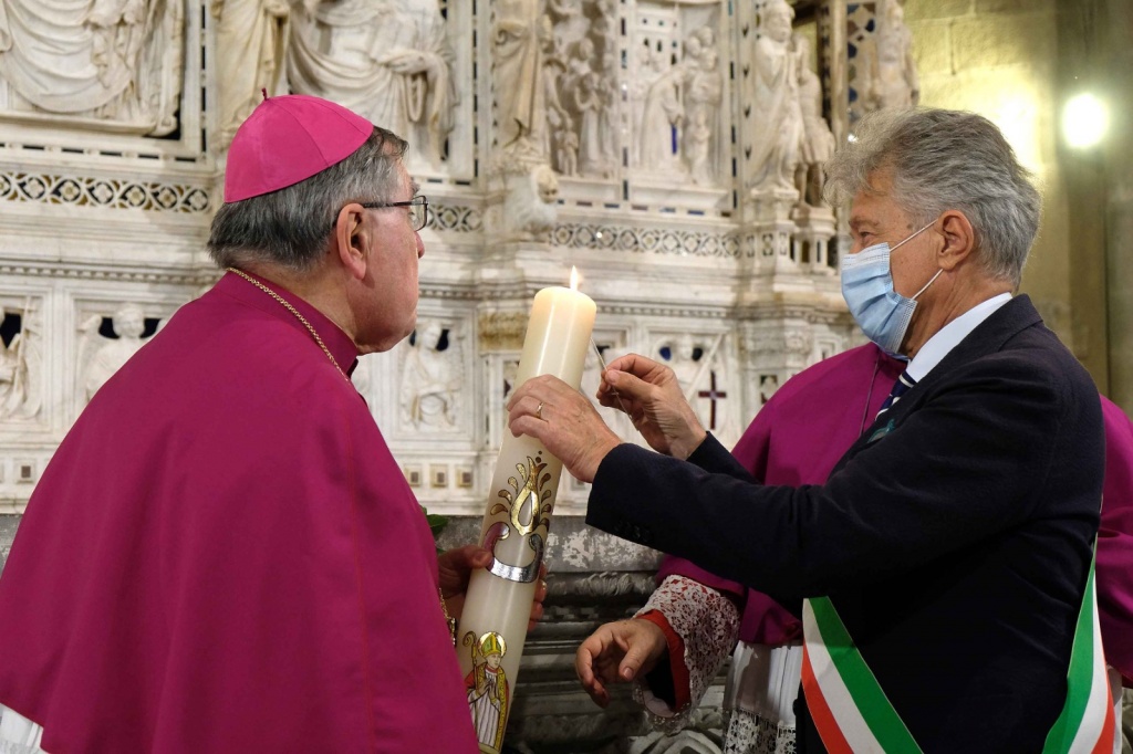 Arezzo rinnova la tradizione di devozione a San Donato: l’offerta del Cero e i fuochi per il Patrono – La gallery Arezzo24