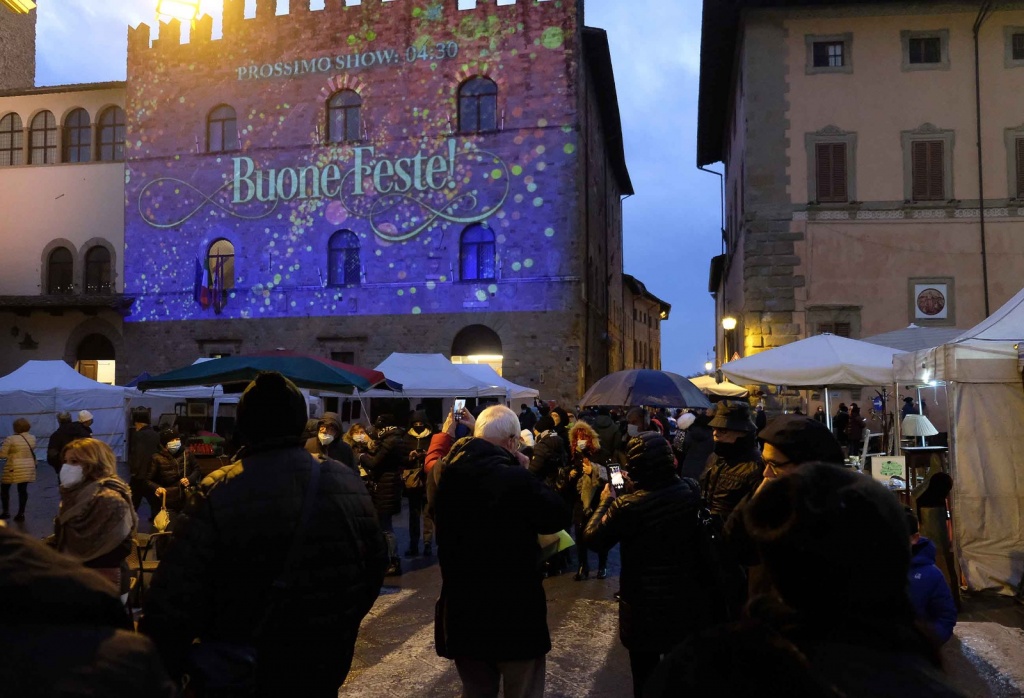 Arezzo, tutto esaurito: invasione Città del Natale e Fiera Antiquaria