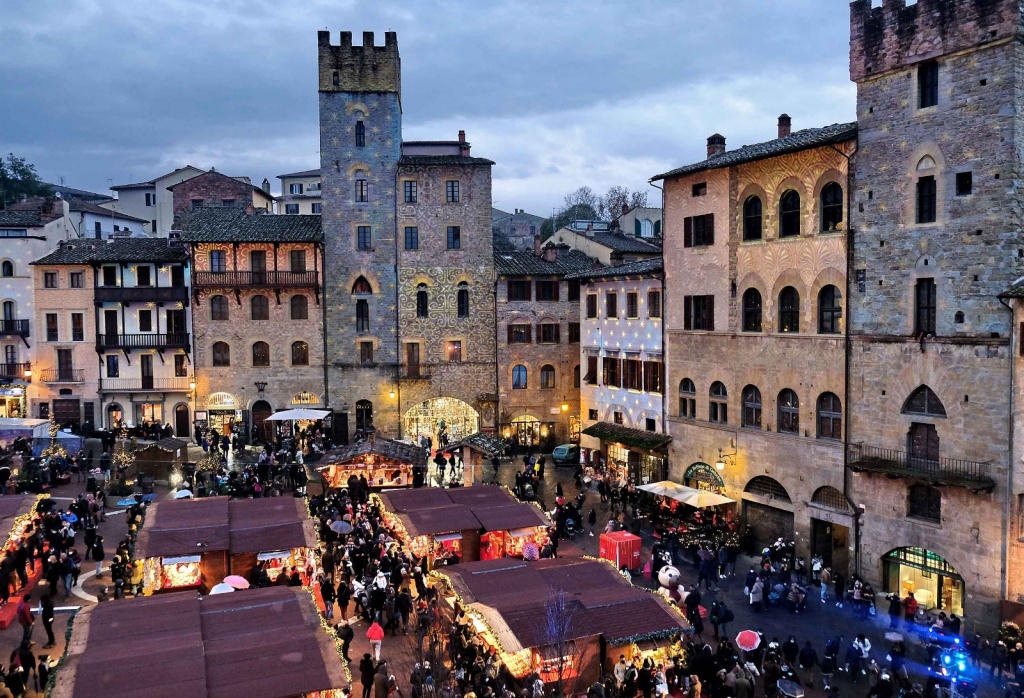 Palle di Natale, lupe in città e no vax. Per chi danneggia in qualche modo i bambini, non c’è vaccino che tenga