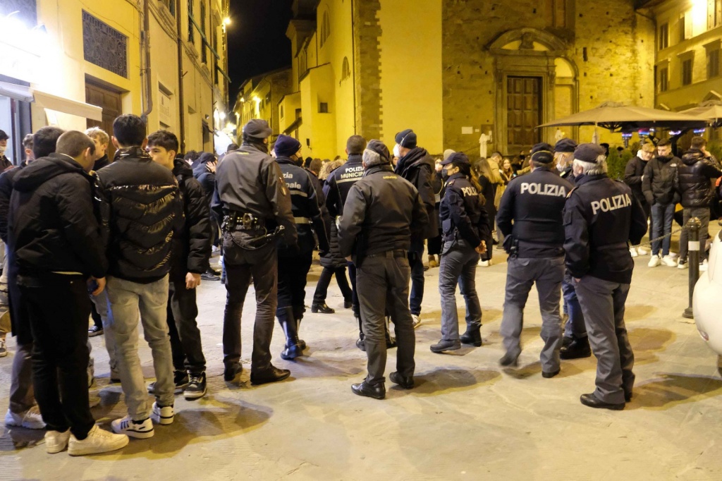 Malamovida, i controlli nel centro di Arezzo – Foto