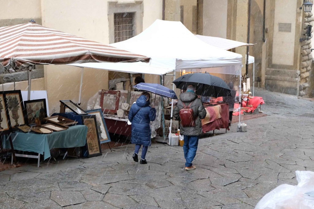 Fiera Antiquaria d’aprile sotto la tormenta – Foto