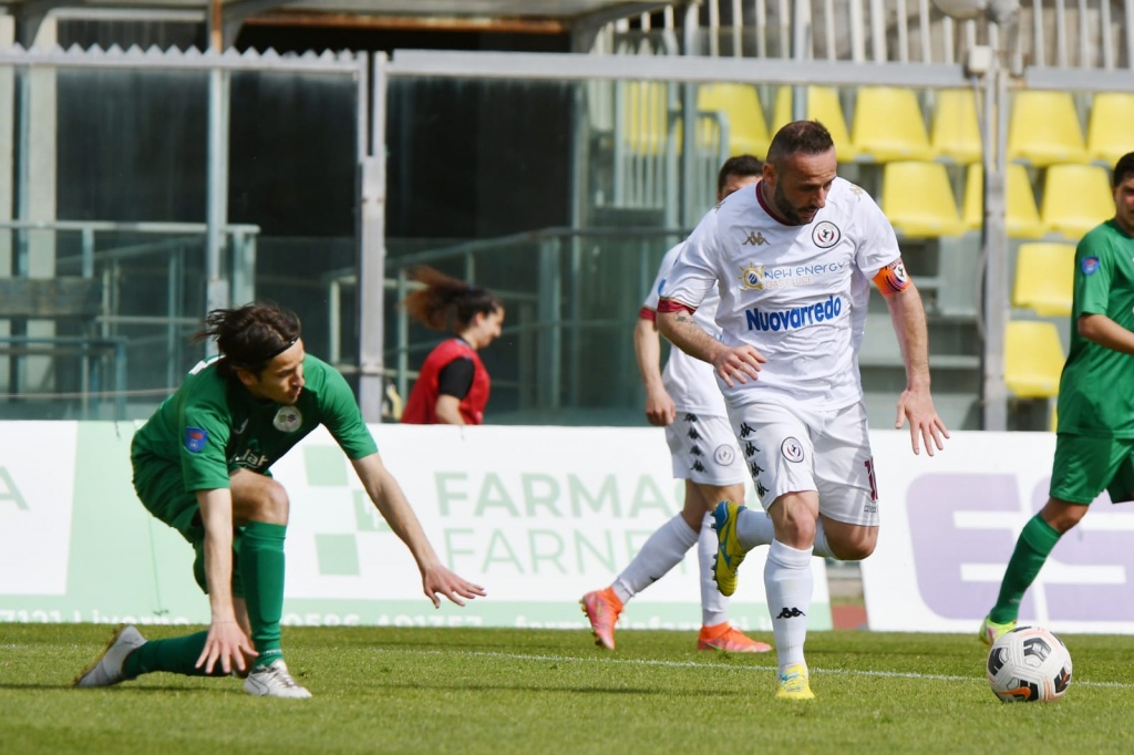 Arezzo, la goleada a Livorno vale la terza piazza in solitaria