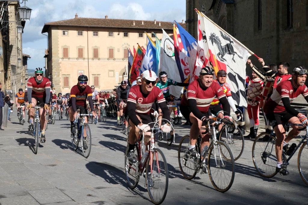 L’Ardita: polvere, passione e pedali da Piazza Grande a Ponte Buriano fino all’Alpe di Poti – Foto