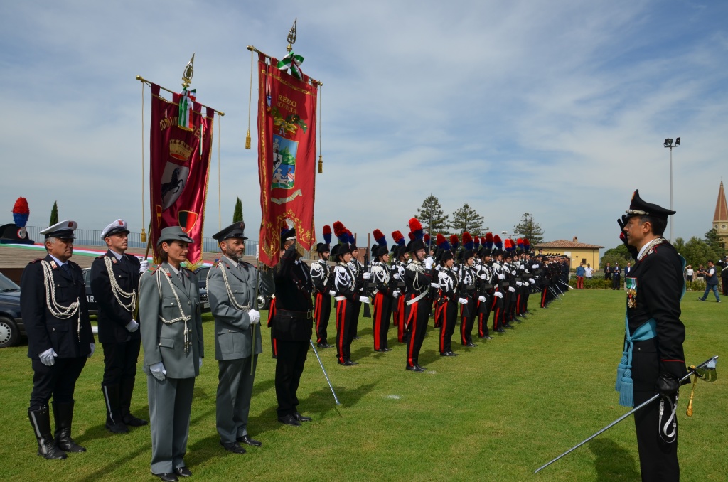 Carabinieri tra la gente e gli studenti: la festa in Fortezza ad Arezzo – Foto