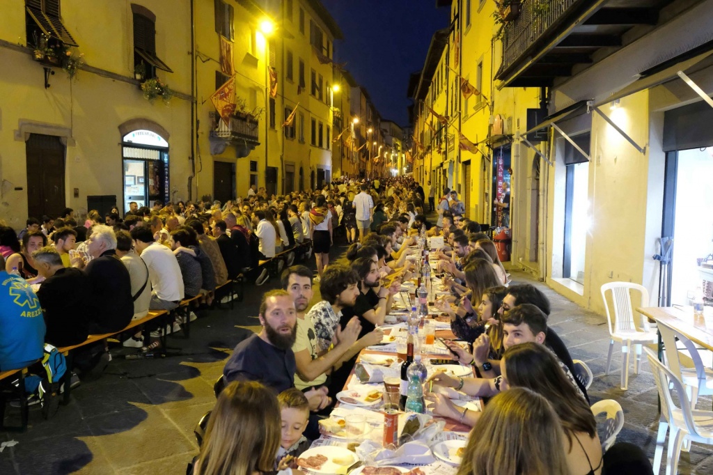 Propiziatorie in attesa della Giostra: le cene dei quattro Quartieri – La gallery Arezzo 24