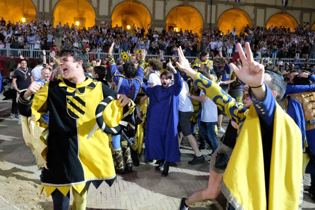 Giostra, la grande festa del popolo giallo blu – La gallery Arezzo 24