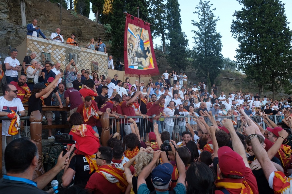 Palio dei Rioni, delirio giallorosso – La gallery Arezzo 24