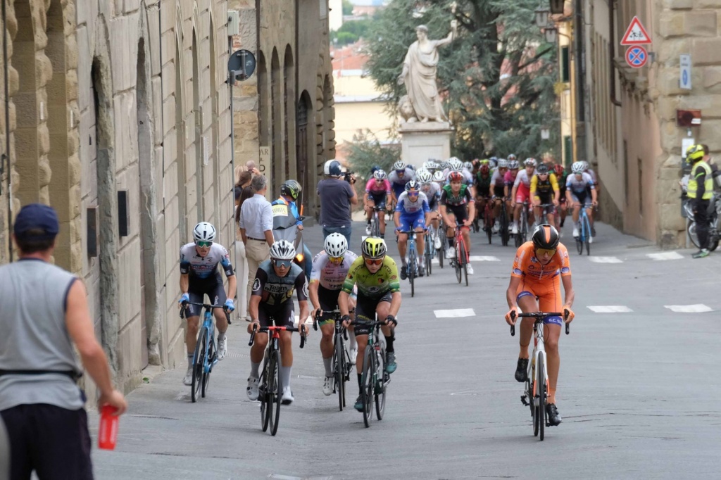 Giro del Casentino, spettacolo lungo le strade aretine – Foto