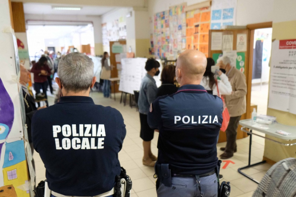 Aretini al voto e sondaggisti. La gallery della tornata elettorale – Foto