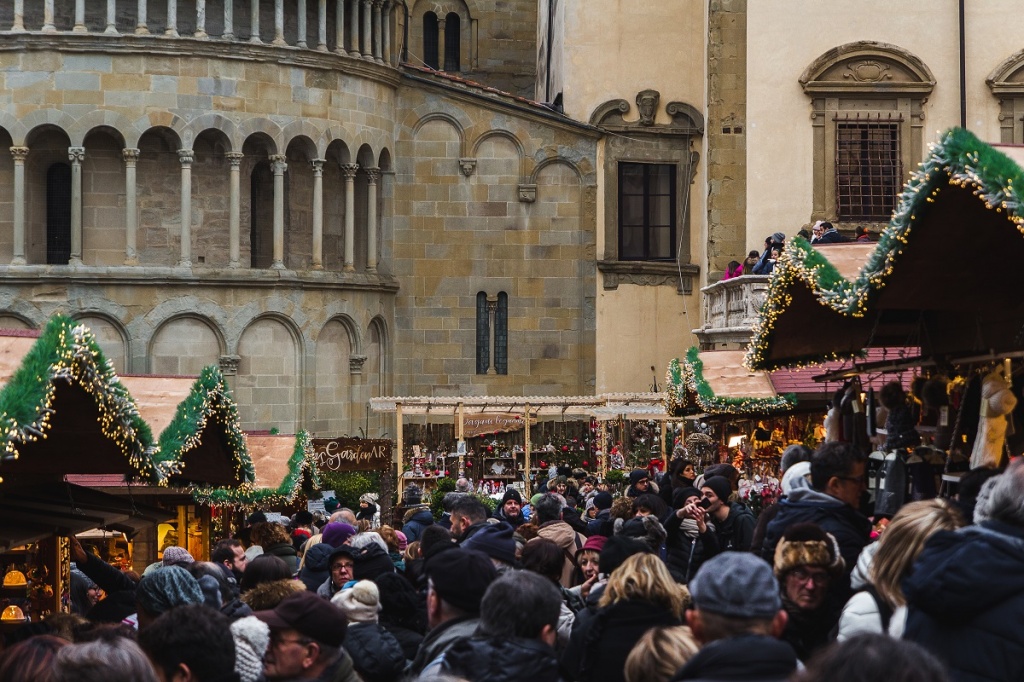 Città del Natale, il giusto prezzo da pagare. Luci e colpi di fortuna con generosa mancia