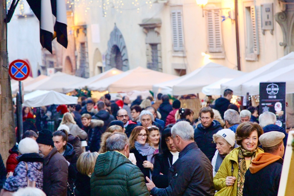 L’ Antica Fiera del Ceppo di Lucignano: una tradizione capace di richiamare migliaia di visitatori – Foto