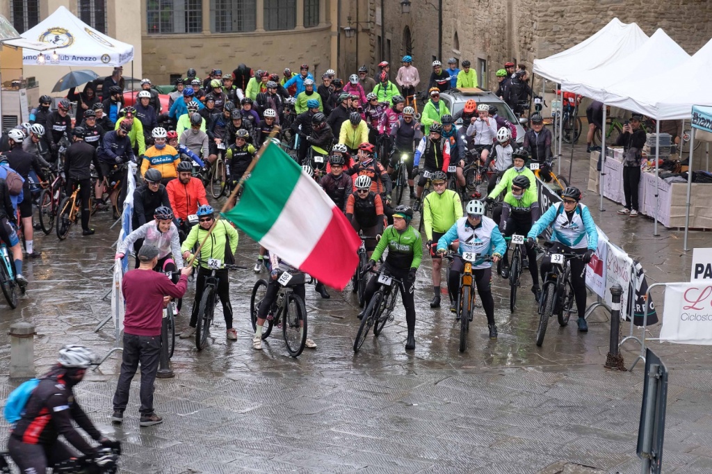 Arezzo Gravel, buona la prima sulle tracce de L’Ardita – Foto