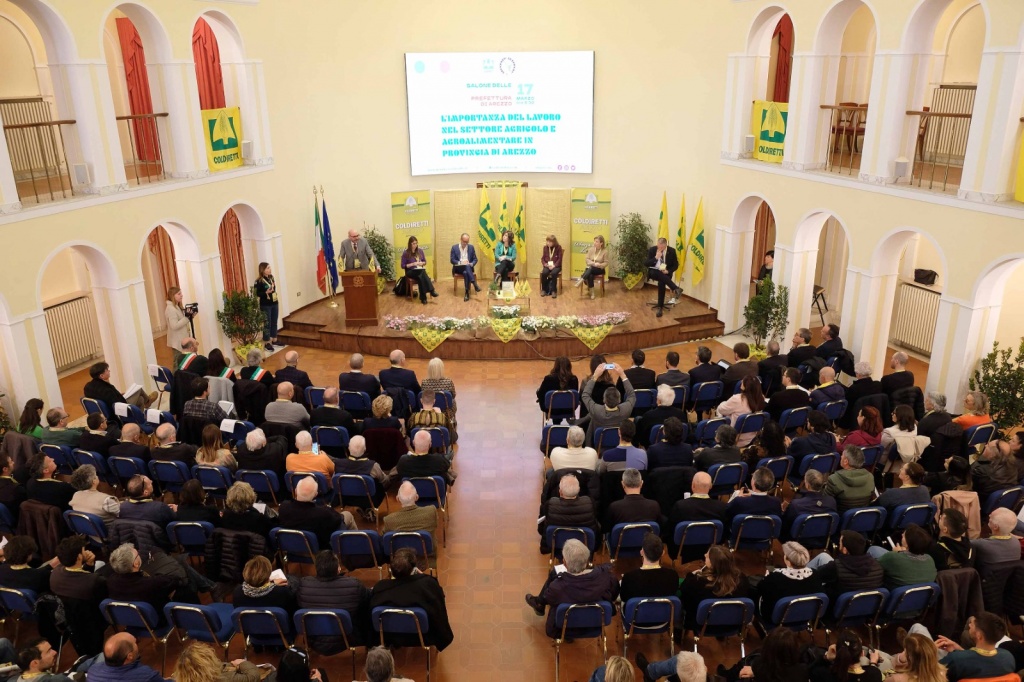 Lavoro agricolo, realtà solida in provincia di Arezzo. Il convegno in Prefettura – Foto