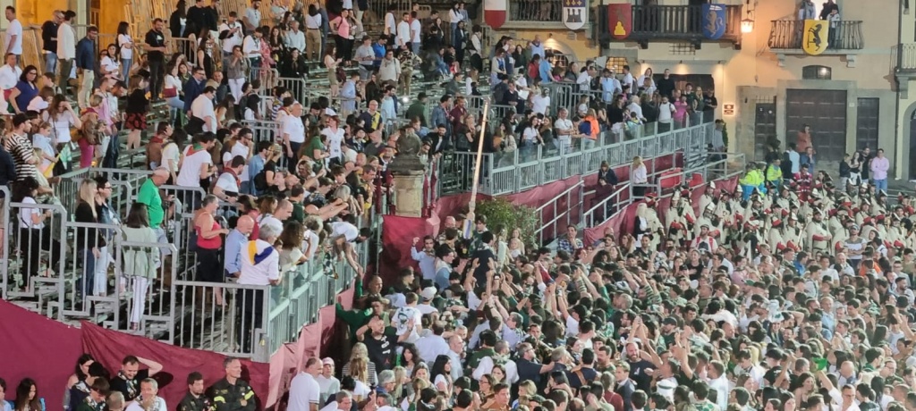 Porta Sant’Andrea fa 38, esplode la festa – Foto