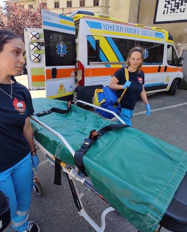 Il pianerottolo di casa come prima culla – Foto