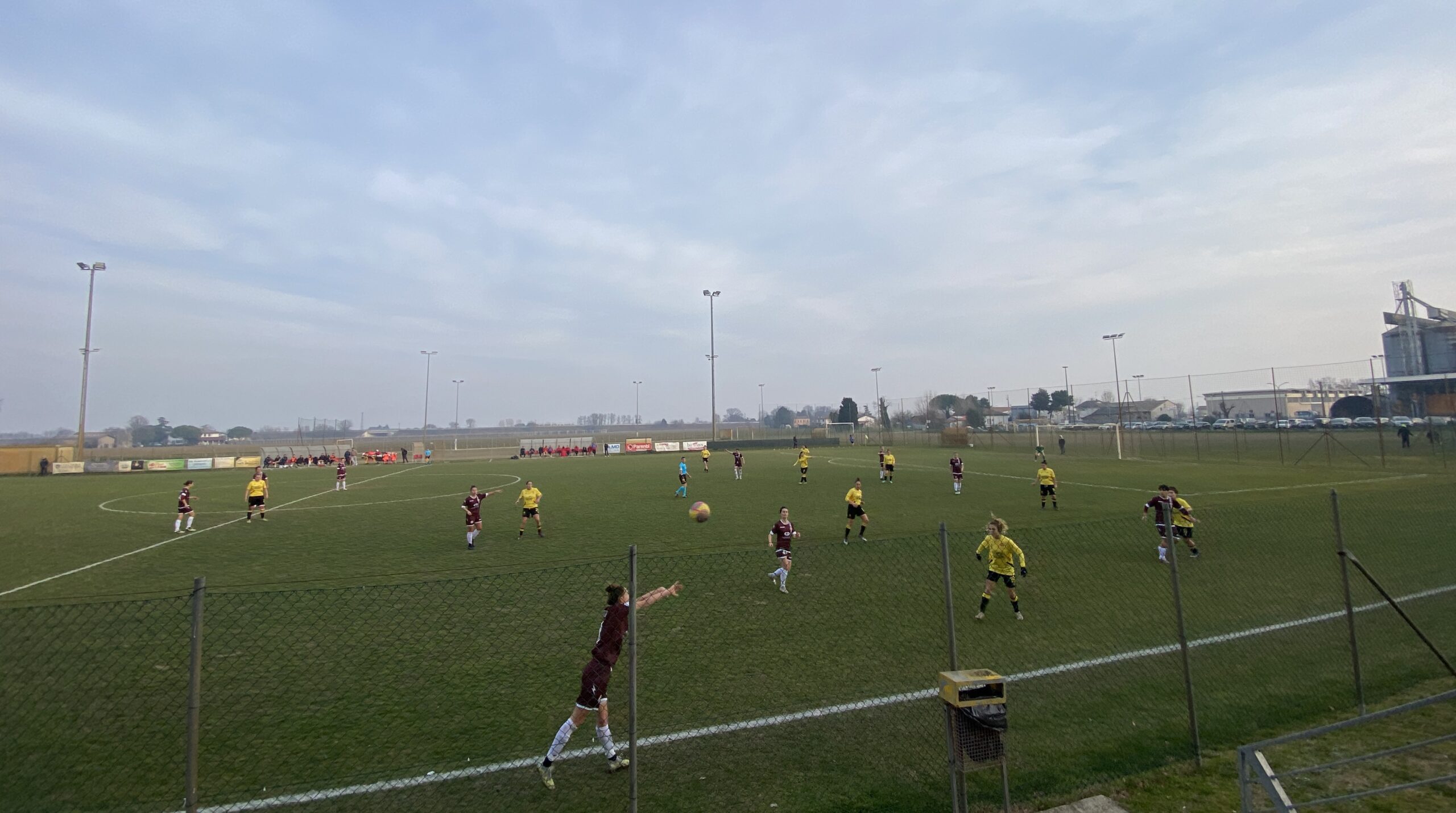 Ragazze amaranto corsare a Ravenna