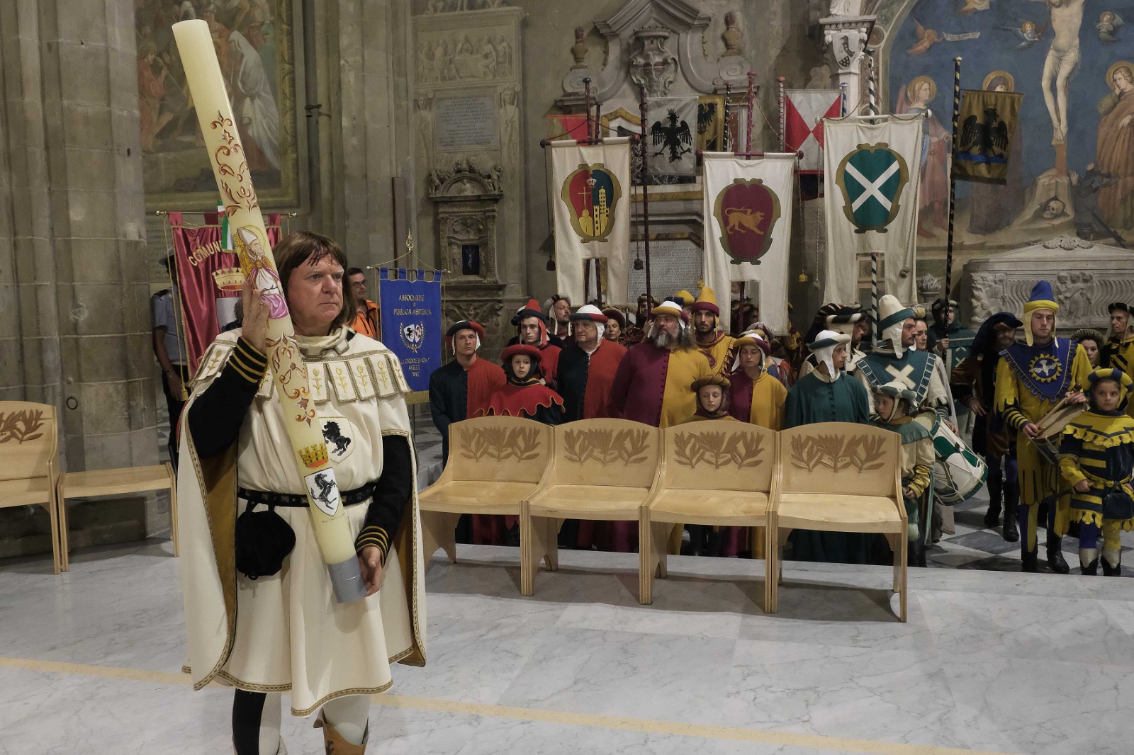 Offerta del cero, fuochi artificiali e Messa pontificale: Arezzo celebra il patrono Donato – Foto