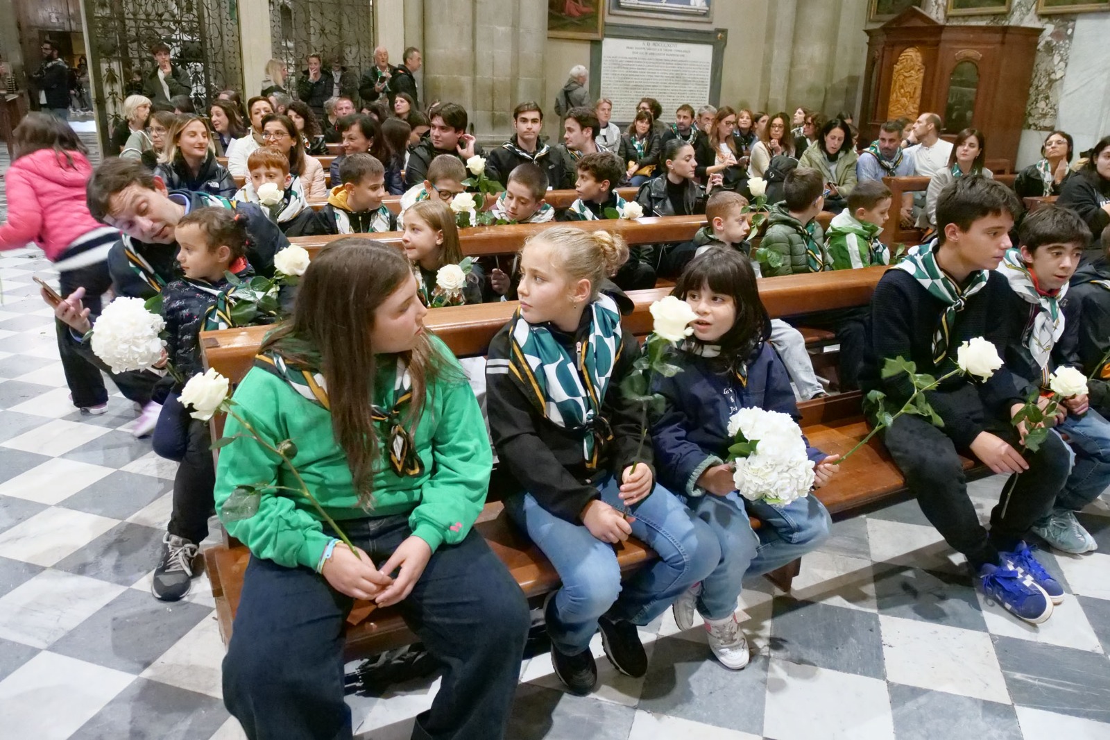 Te Deum Sant’Andrea, i bambini del quartiere con le rose della vittoria – Foto